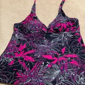 Women's Athletech Top   Size 18